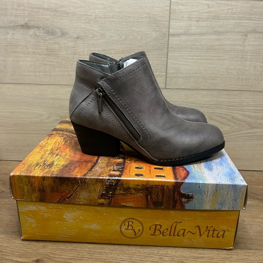 Bella Vita Women's Ankle Boot, Grey, US 7